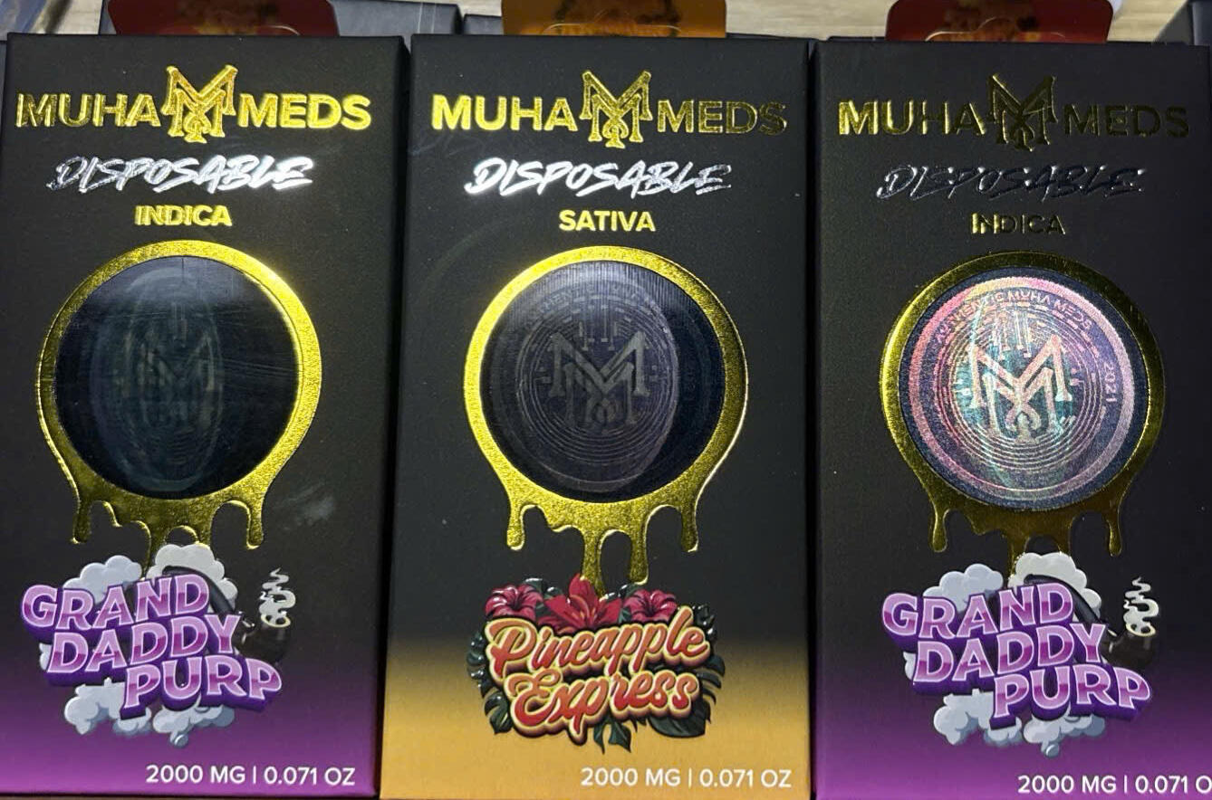 • Muhamed Rich flavors (Gelato, Blue Dream, Runtz). • All-in-one, no charging needed. • Perfect for parties or rooftop sessions in Ho Chi Minh/ HCM/ Saigon